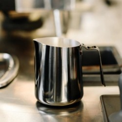 fellow eddy pitcher 600ml graphite - sleek design